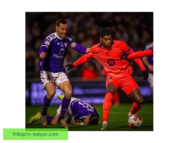 库尔图瓦入选FIFA最佳阵容，表现稳健赢得认可